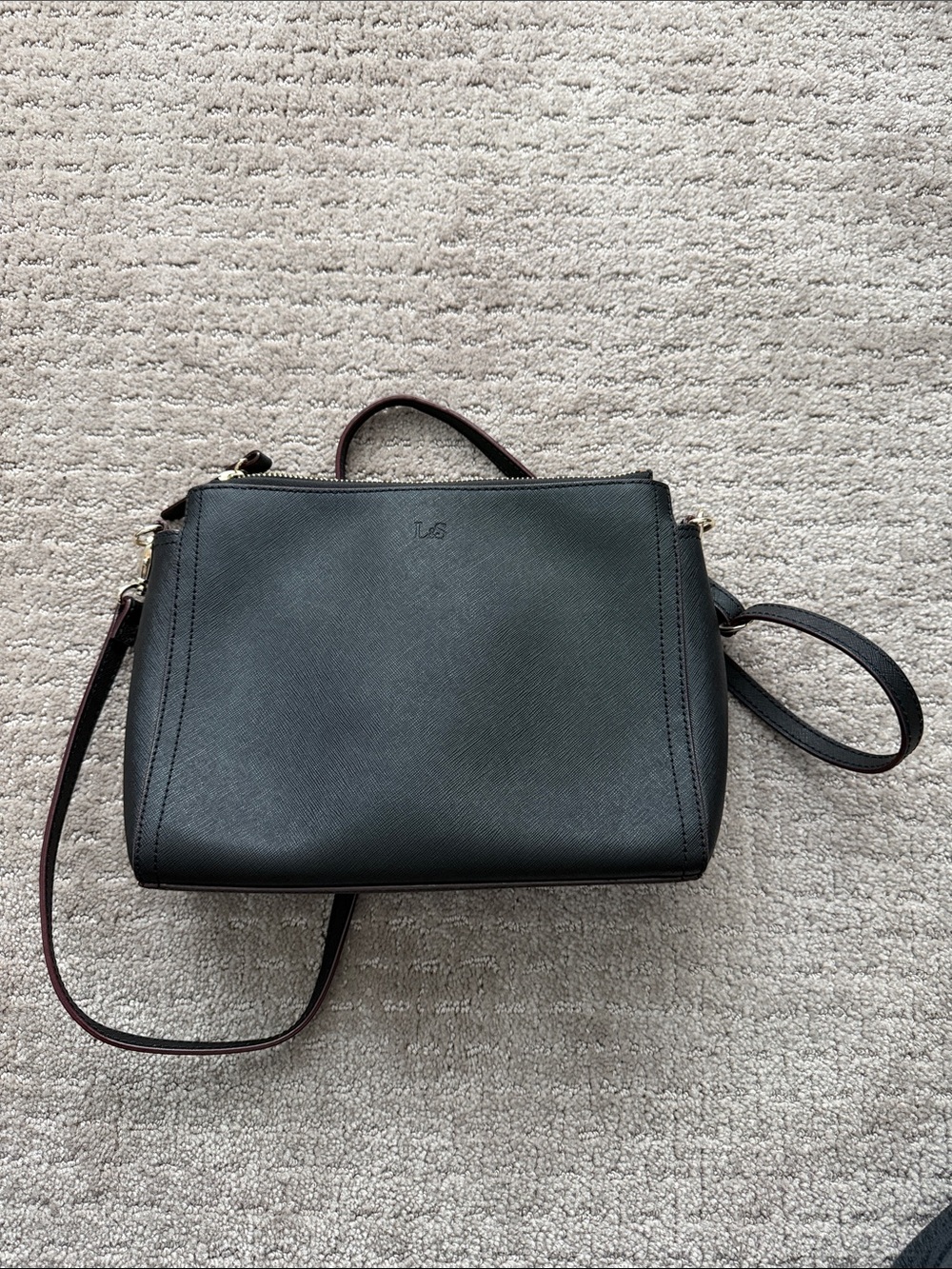 Lo & Sons Pearl Crossbody Bag